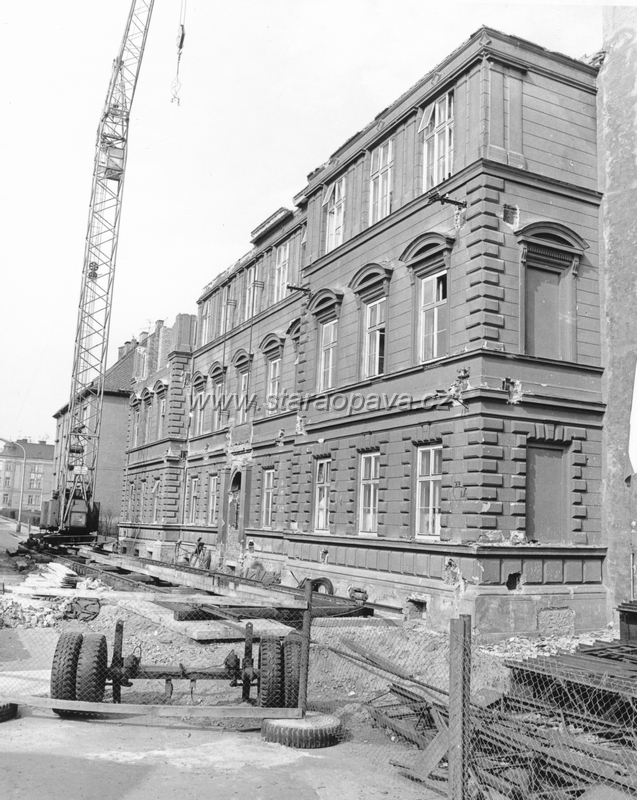 oticka (3).jpg - Přestavba ZŠ Otická do současné podoby. 70.léta 20.století. Foto: Vladimír Tkáč
